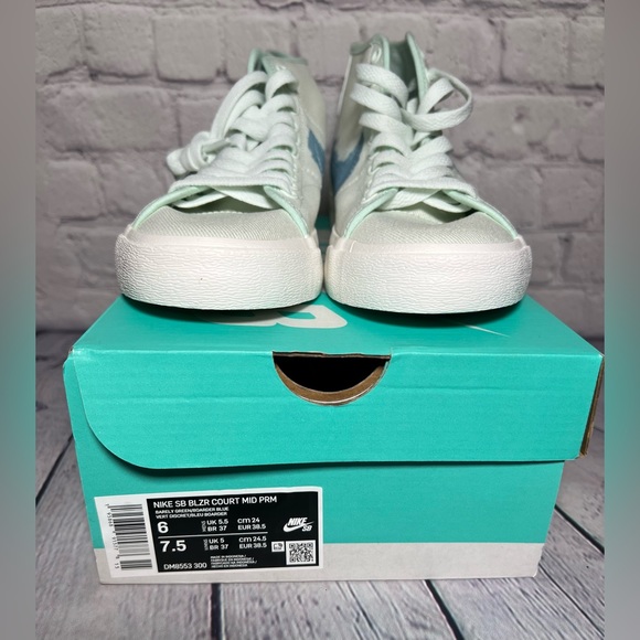 NIB! NIKE SB Blazer Court Mid Premium Barely Green/Boarder Blue. W 7.5 M 6 - Picture 4 of 16